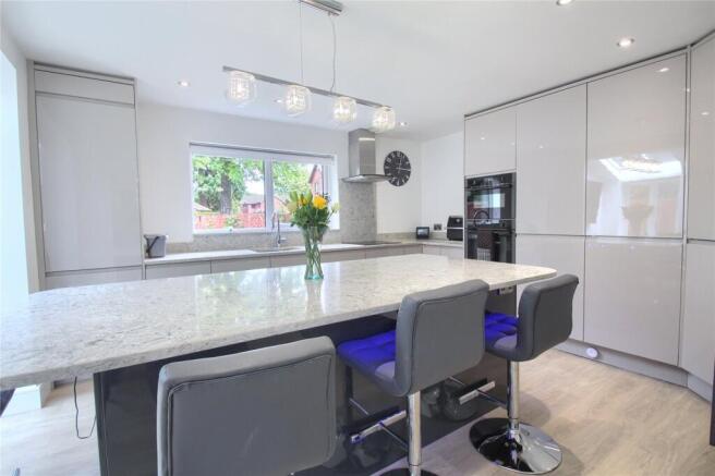 4 bed Detached for sale Image 12