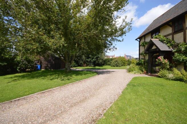 Driveway Willowcroft.JPG