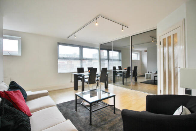 Amazingly Located 2 Bedroom Flat