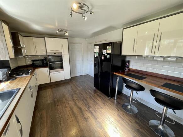 Kitchen/Breakfast Room