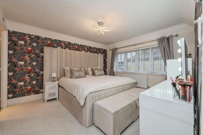 4 bed Detached for sale Image 12