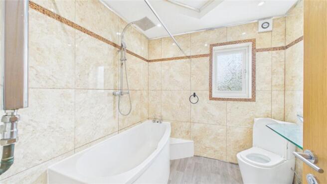 3 bed Semi-Detached to rent Image 8