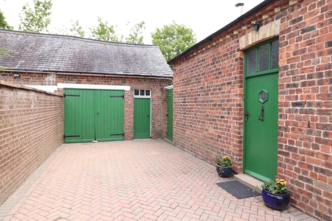 Garage/Workshop