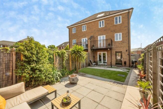 4 bed Town House for sale Image 4