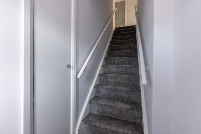 3 bed Flat to rent Image 10