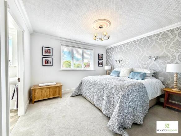 4 bed Detached for sale Image 10