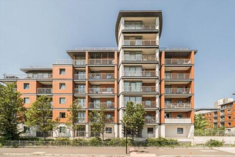 Holland Gardens, Brentford