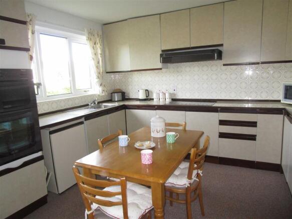 KITCHEN/BREAKFAST RO