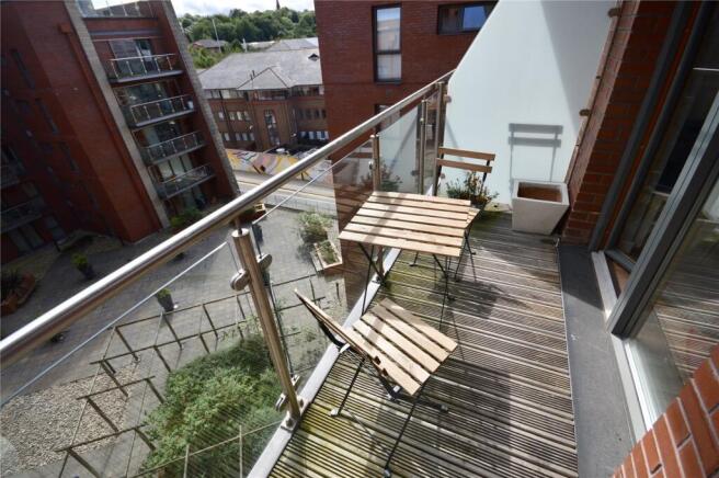 2 bed Flat to rent Image 10