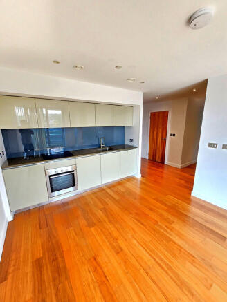 2 bed Apartment to rent Image 6