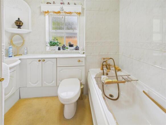 4 bed Detached for sale Image 10