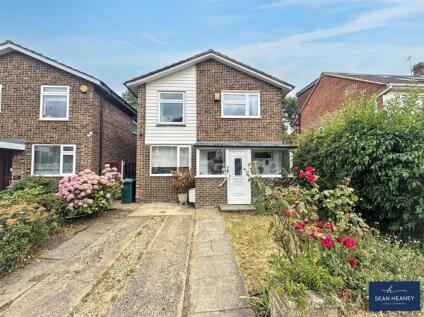 Fitzjohn Avenue, Barnet