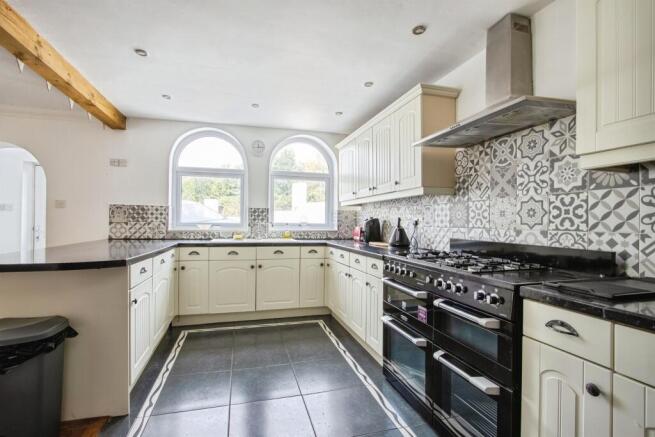 4 bed Semi-Detached for sale Image 6