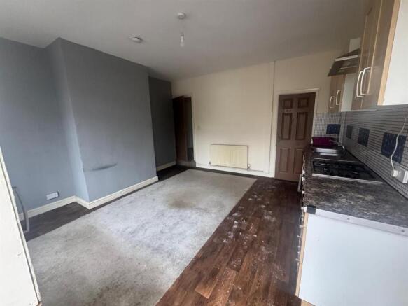1 bed Terraced to rent Image 5