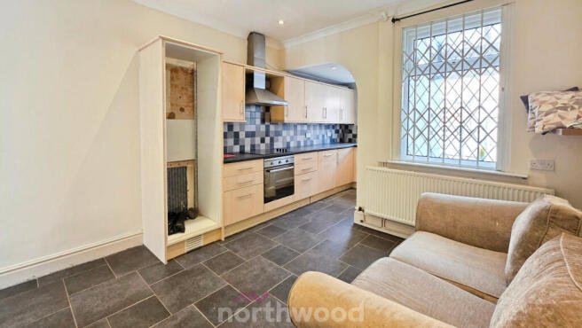 2 bed Terraced to rent Image 6