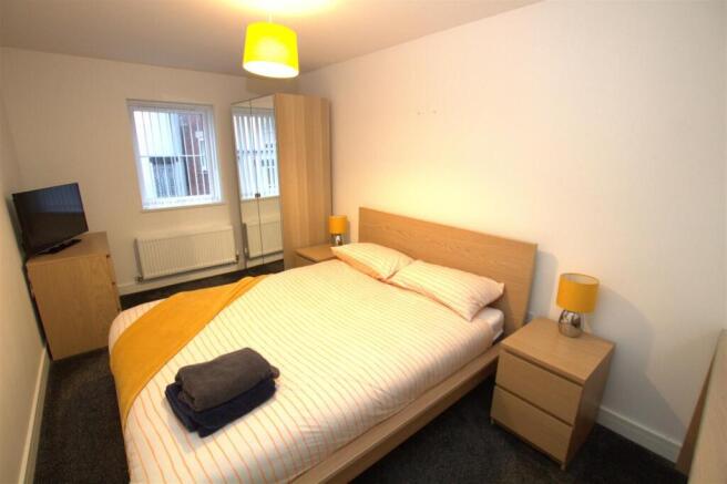 2 bed Apartment to rent Image 11