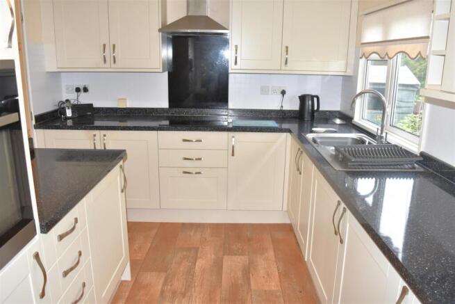 KITCHEN DINING ROOM