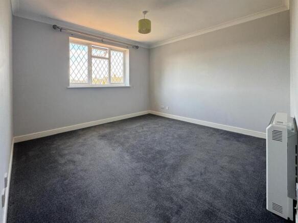 4 bed Detached to rent Image 7