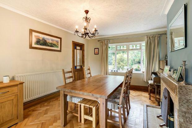 DINING ROOM PHOTO