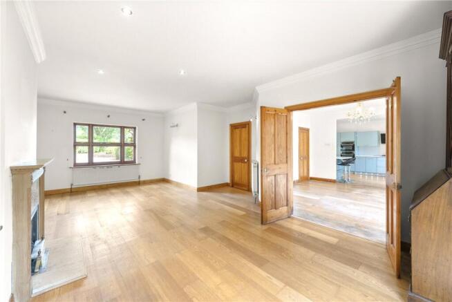 5 bed House for sale Image 12