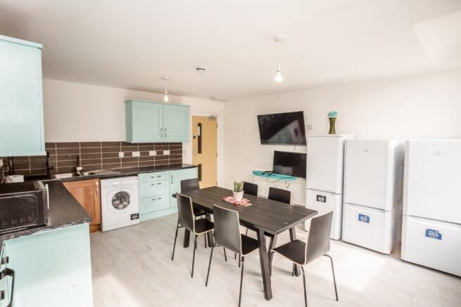 8 bed Flat to rent Image 10