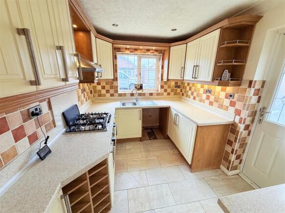 3 bed Detached Bungalow for sale Image 6