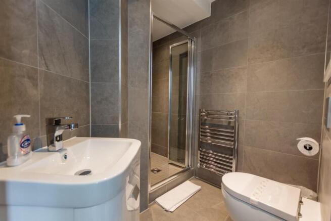 2 bed Apartment to rent Image 5