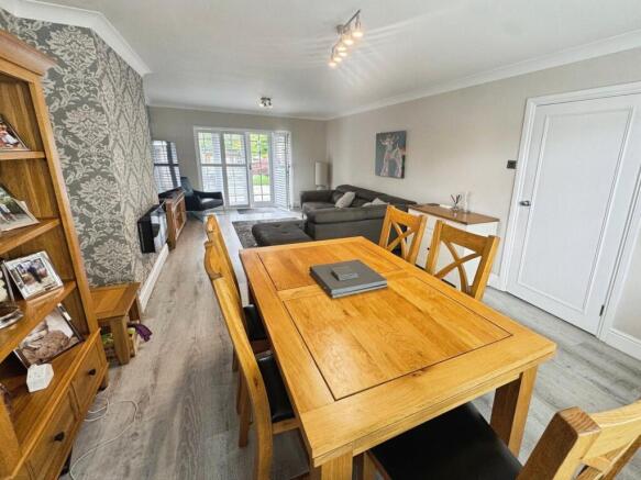 Lounge/Dining Room