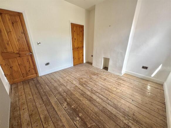 3 bed Terraced to rent Image 5