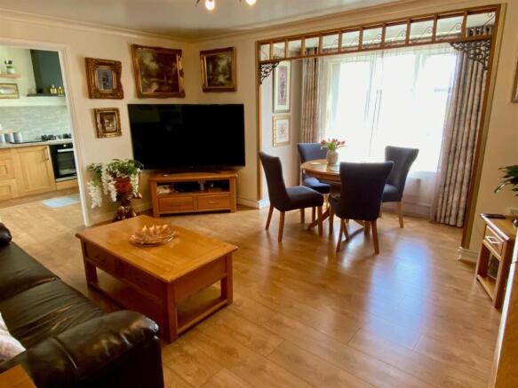 2 bed Apartment for sale Image 5