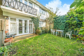 7, Brentwood Court, Addlestone KT15 1QG