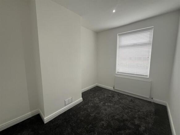 3 bed Terraced to rent Image 7