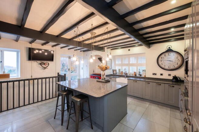 4 bed Detached for sale Image 7