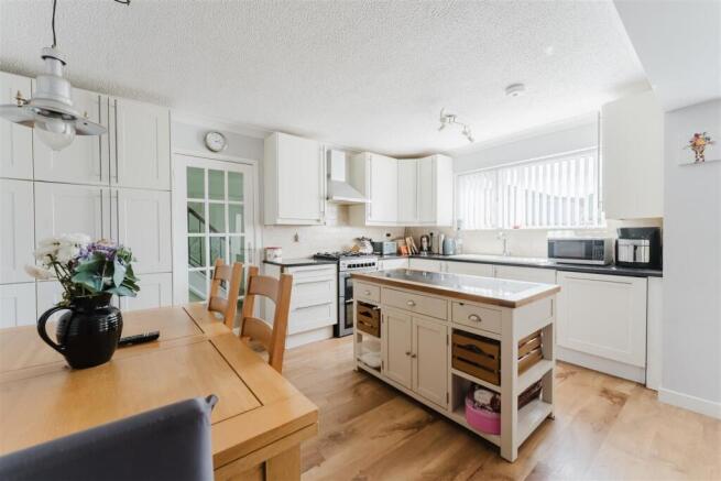 210 Mendip Road, Yatton, BS49 4BZ 12.jpg