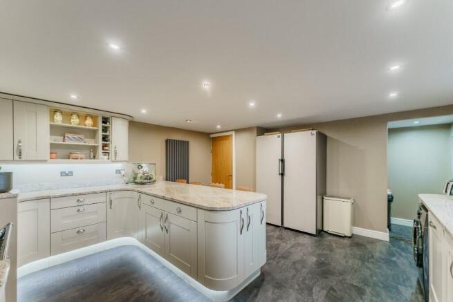 3 bed Semi-Detached for sale Image 5