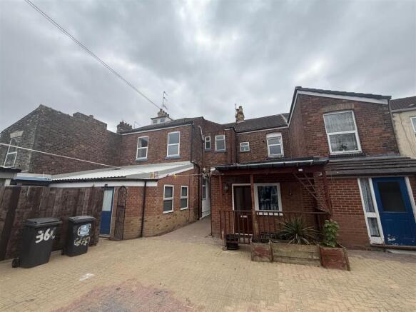 16 bed Block of Apartments for sale Image 4
