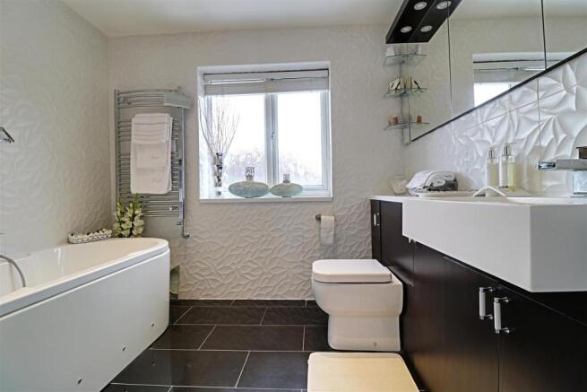 FULLY TILLED FAMILY BATHROOM/WC