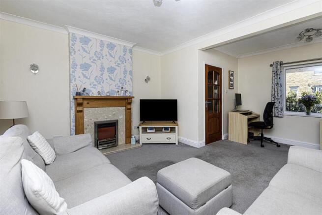 4 bed Semi-Detached for sale Image 8
