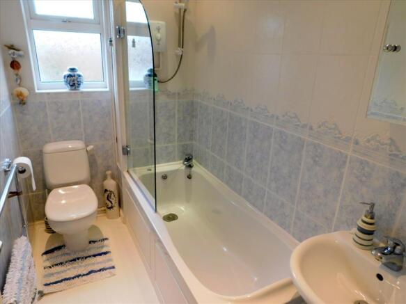 FAMILY BATHROOM
