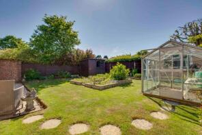 2, Darvills Meadow, Holmer Green HP15 6ST