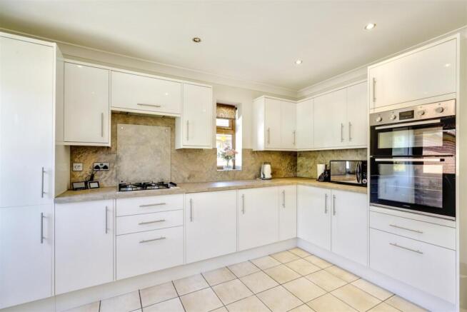 Kitchen 1_2.jpeg