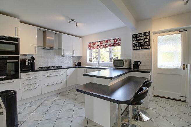 Kitchen/ Breakfast Room