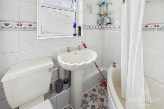 3 bed Semi-Detached to rent Image 6