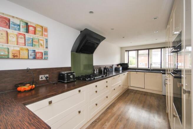 Kitchen / Dining Roo