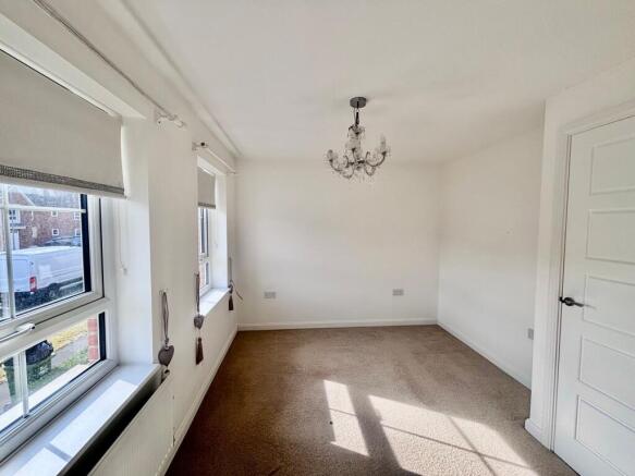 2 bed End of Terrace to rent Image 5