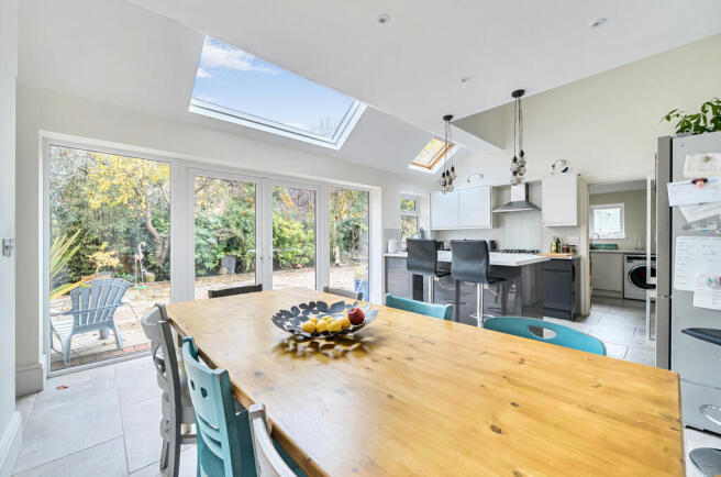 1374383-18-690b63...