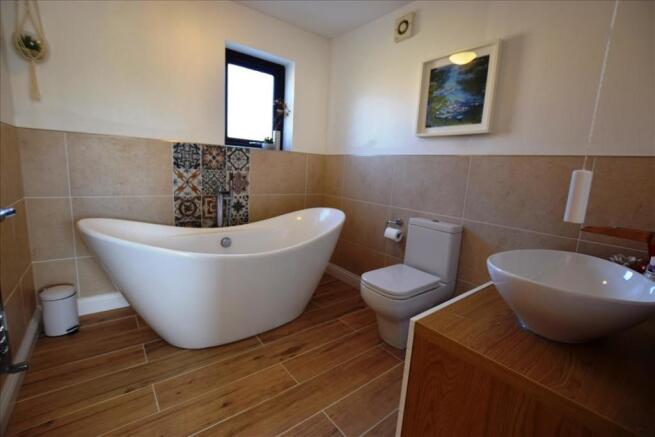 FAMILY BATHROOM