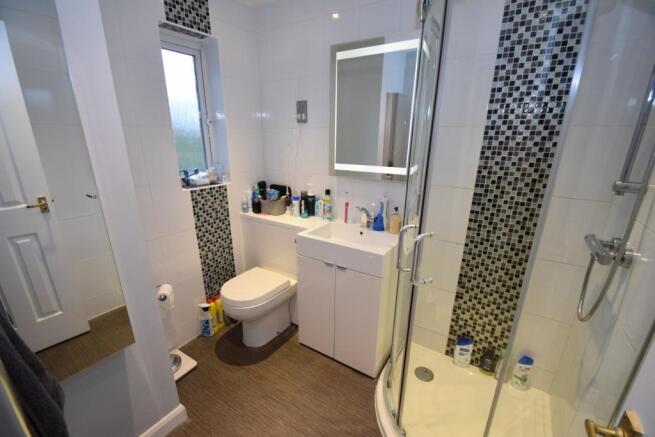 26 Castle Bolton en suite.JPG