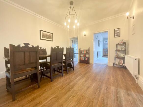 3 bed Flat for sale Image 8