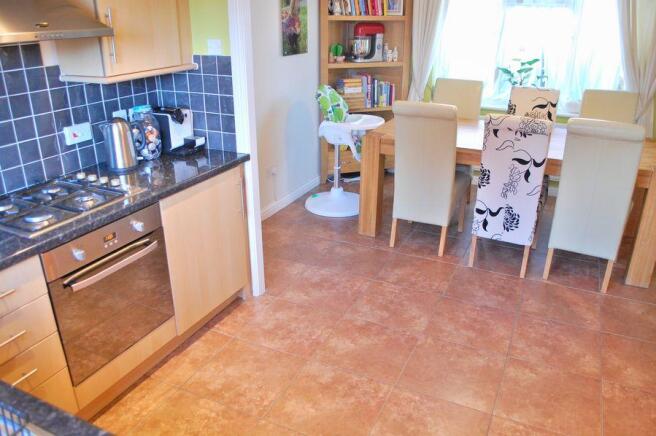 KITCHEN/DINING ROOM